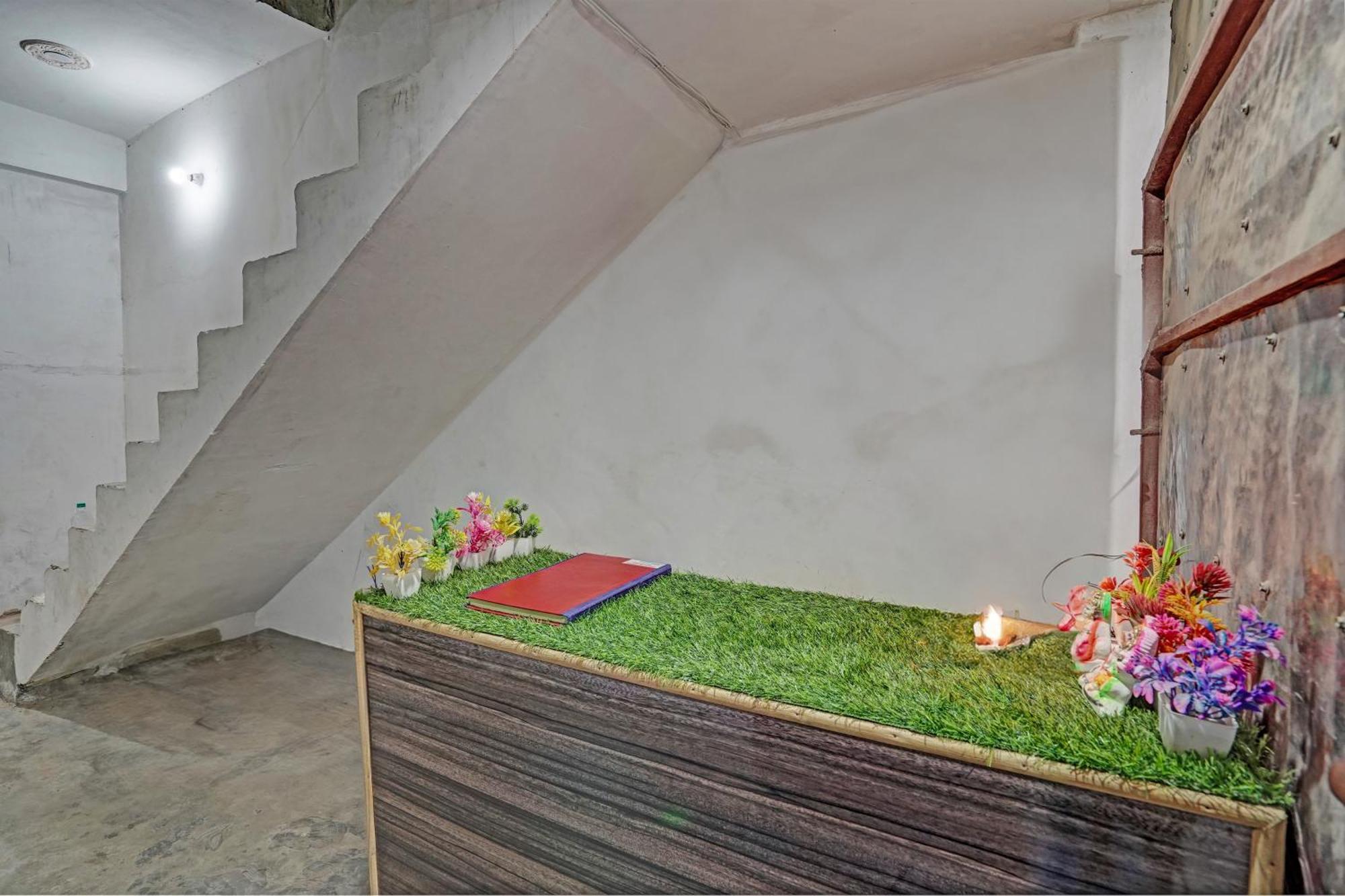 Oyo Double Ss Hotel Hathras Exterior photo