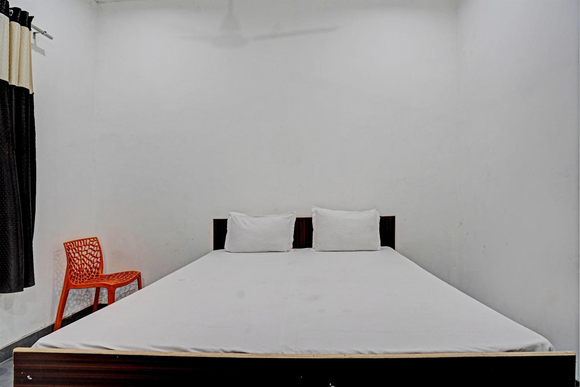 Oyo Double Ss Hotel Hathras Exterior photo