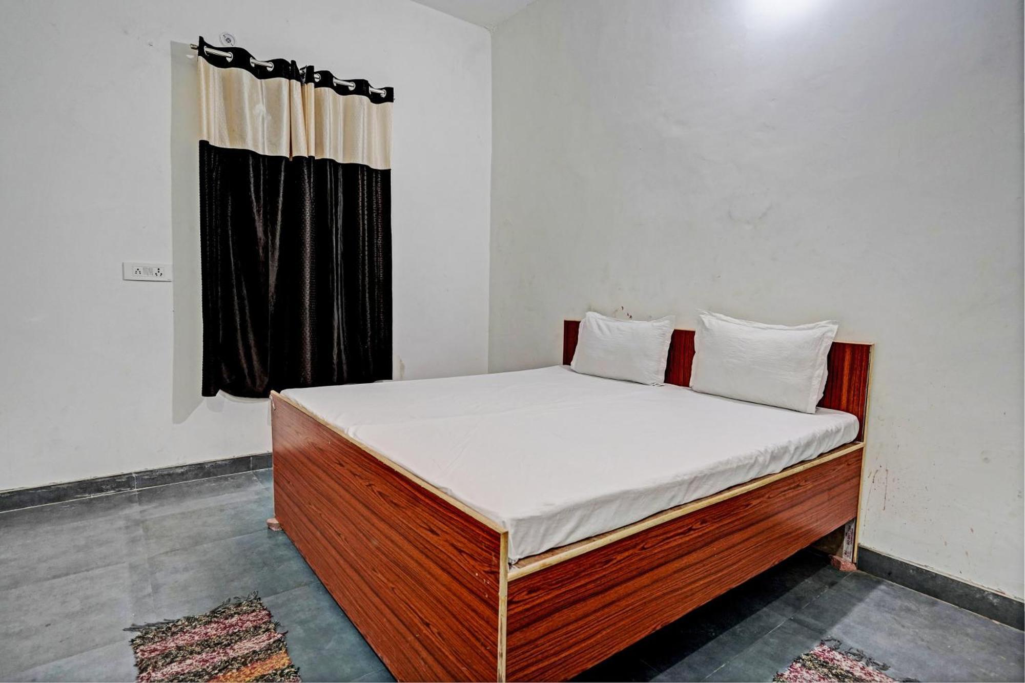 Oyo Double Ss Hotel Hathras Exterior photo