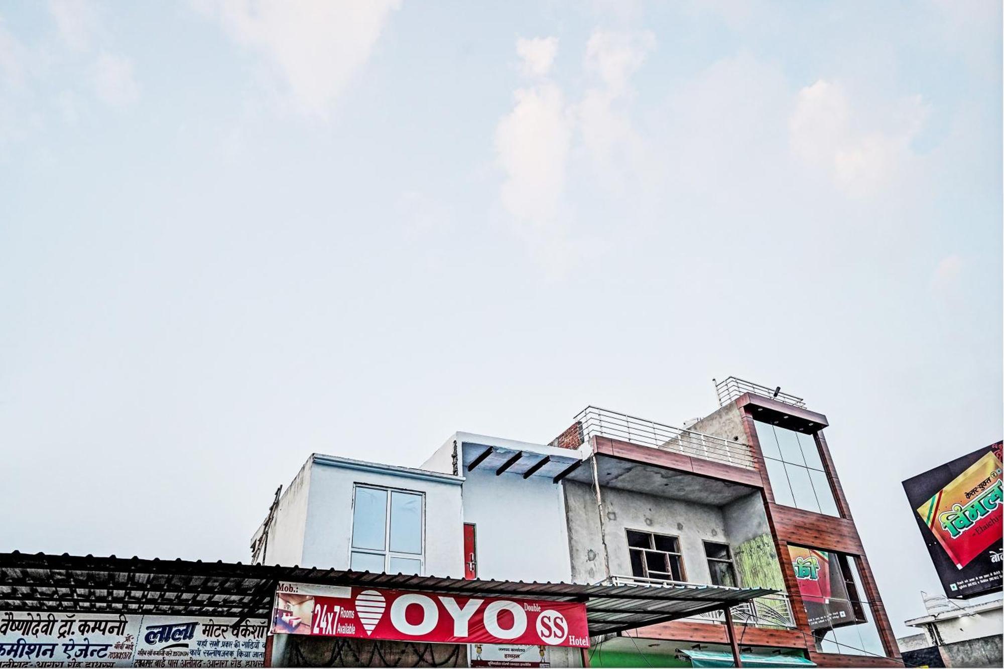 Oyo Double Ss Hotel Hathras Exterior photo