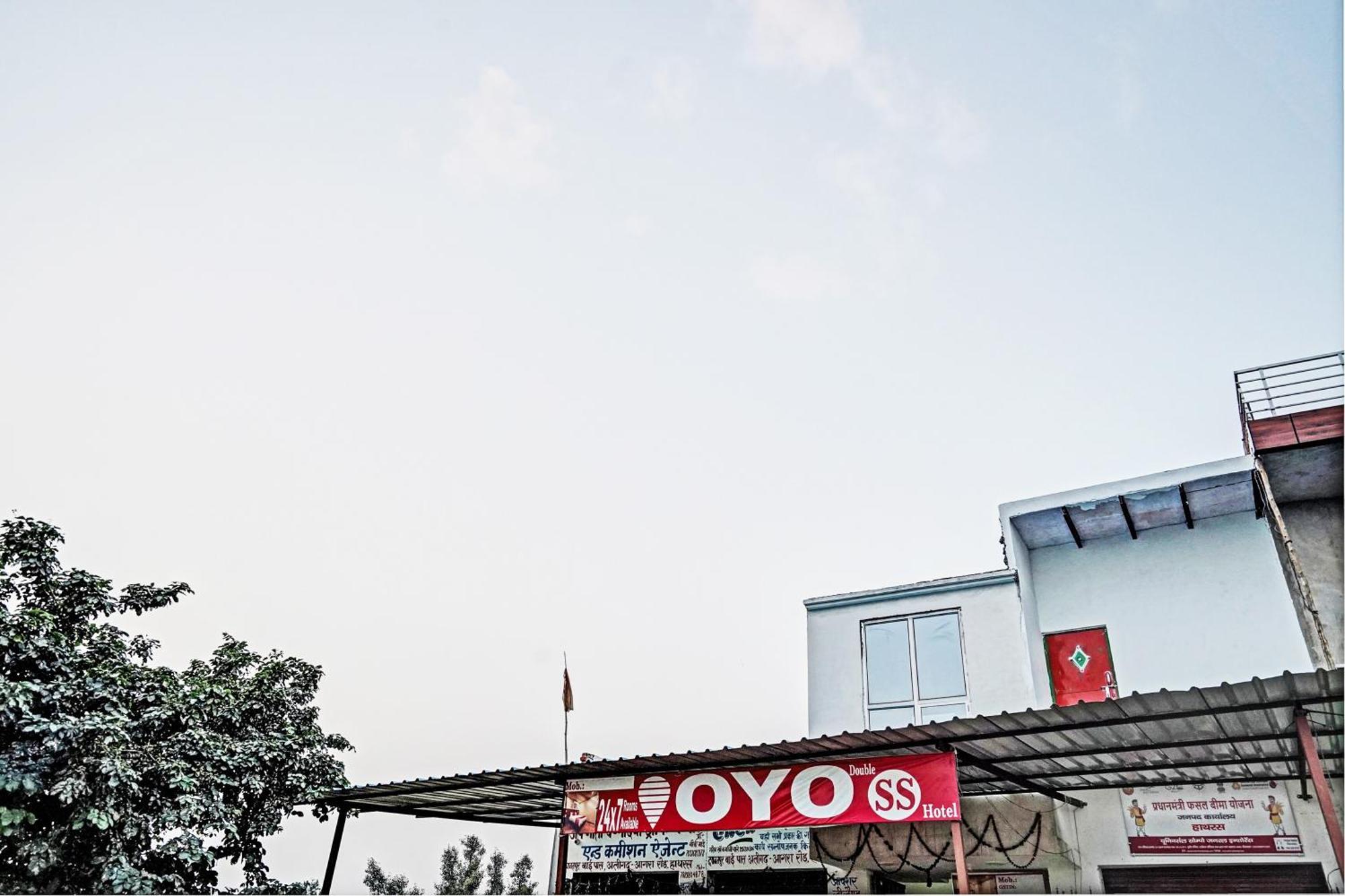 Oyo Double Ss Hotel Hathras Exterior photo
