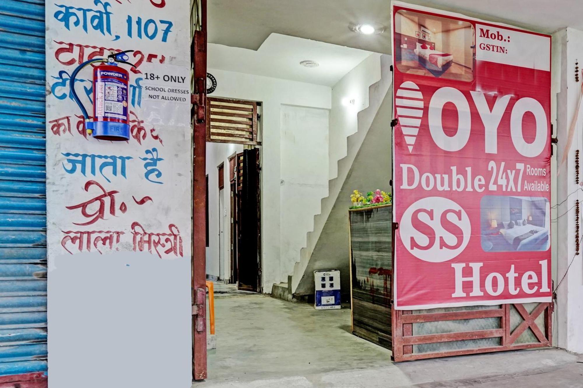 Oyo Double Ss Hotel Hathras Exterior photo